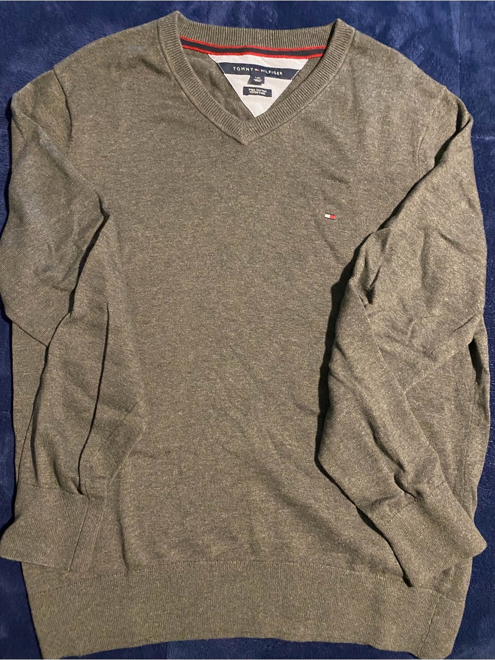 Tommy Hilfiger Men's V-Neck Sweater in Gray.